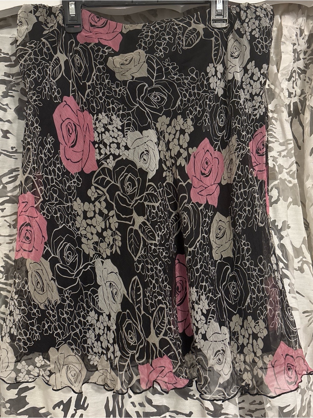 Hillard & Hanson Black and Pink Floral Rose Skirt